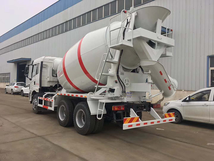 大運風(fēng)馳8方攪拌車