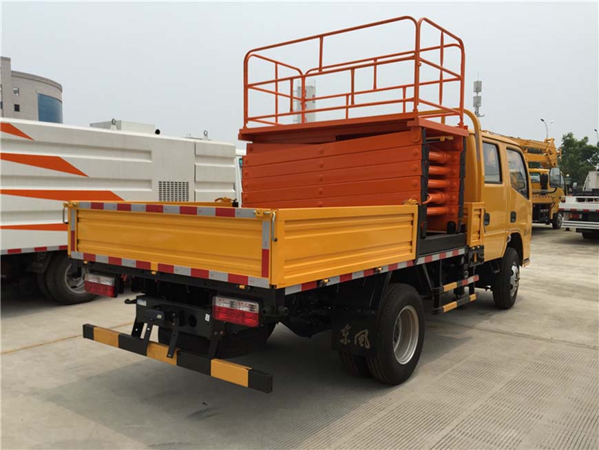 東風(fēng)8米、10米升降平臺(tái)車