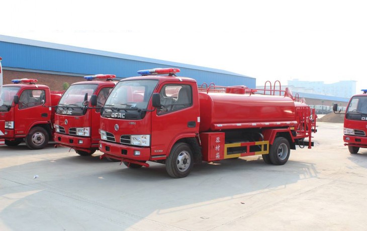 東風(fēng)多利卡6噸消防灑水車