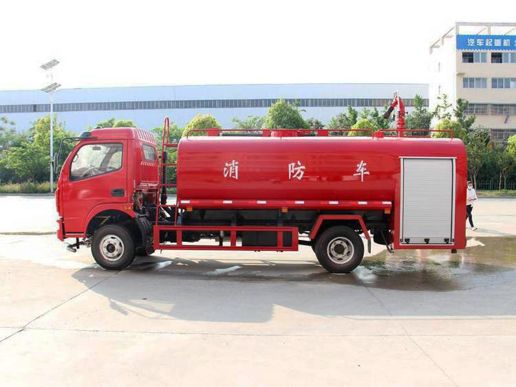 東風(fēng)多利卡6噸消防灑水車