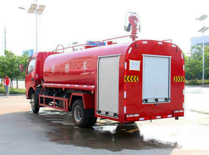 東風(fēng)多利卡6噸消防灑水車