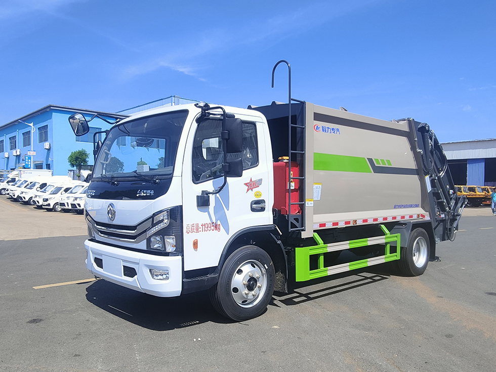 9方東風(fēng)大多利卡壓縮式垃圾車(chē)